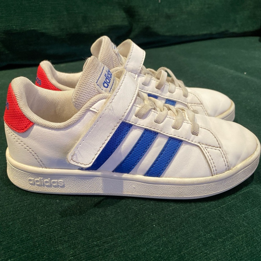 Adidas Grand Court sneakers  SZ 13 1/2 White Lo/Top Blue/Red Slip On